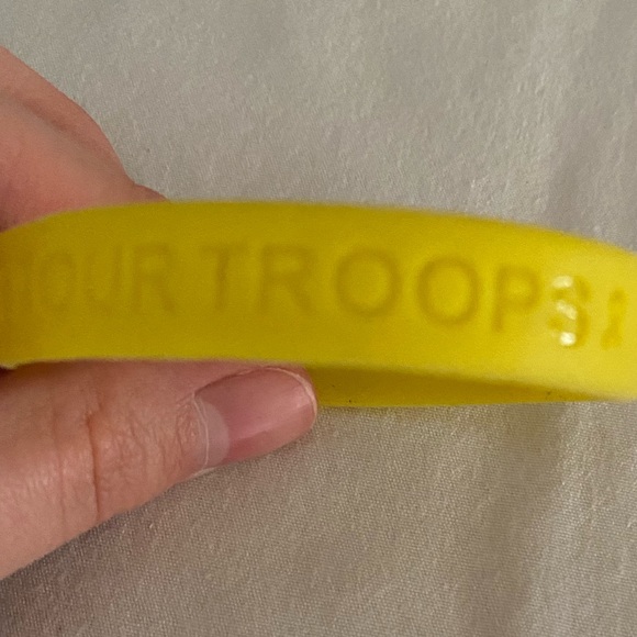 “Support Our Troops” Yellow Rubberband Bracelet - Picture 3 of 6